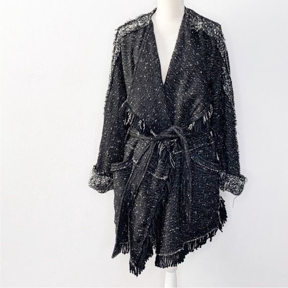 Free People Boucle Tweed Fringe Wrap Blanket Coat Size Medium Black Wool Western - Picture 2 of 11